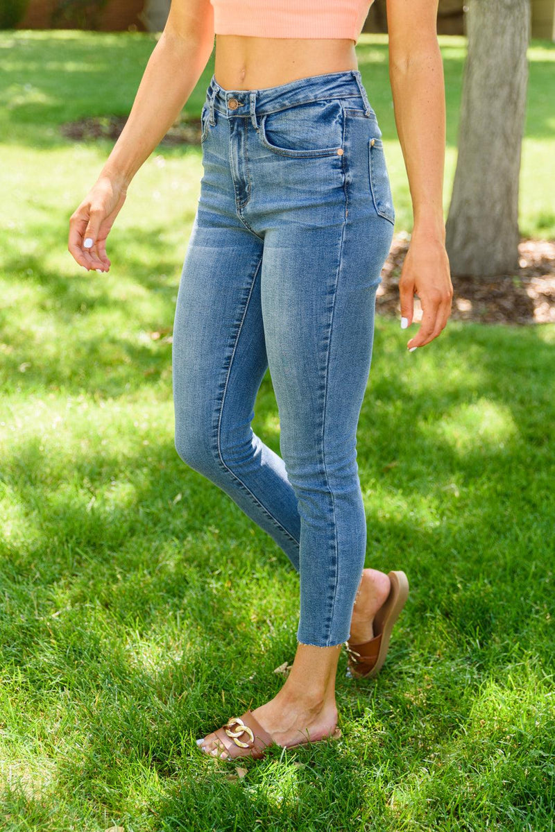 Becca Hi-Waisted Relaxed Jeans - Studio 653