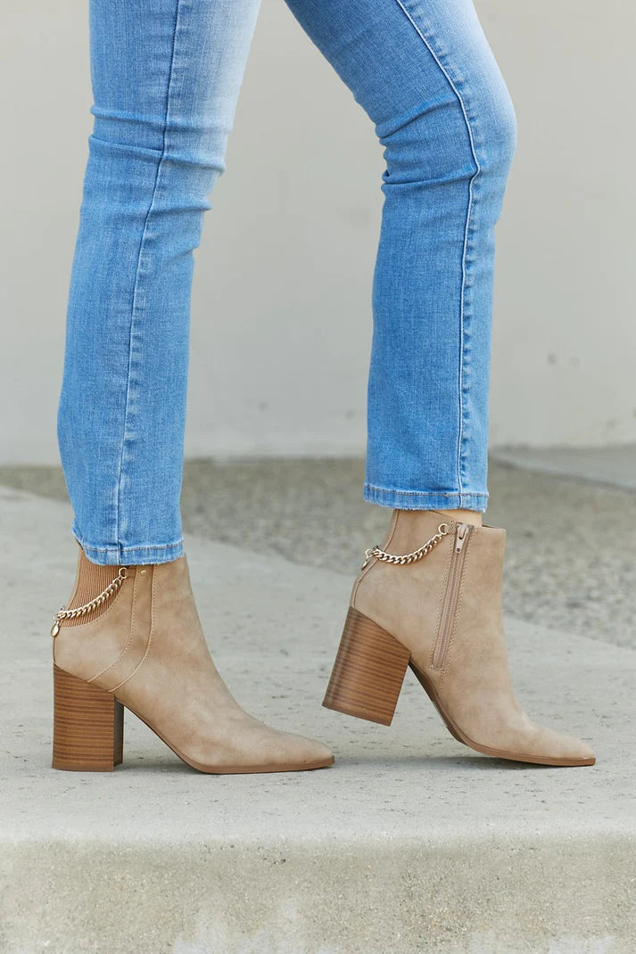 BOOTS & BOOTIES - Studio 653